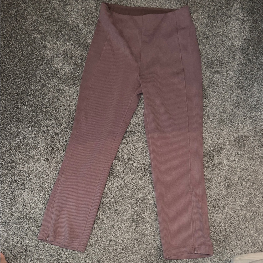 Lululemon 25” Ribbed Sofstreme - Picture 2 of 5